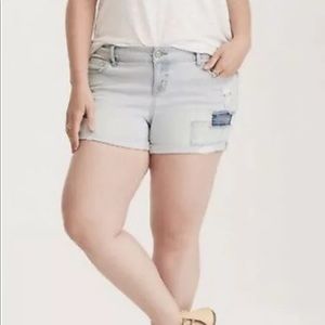 Torrid Skinny Short Shorts Light Wash W/ Denim Patches Size 18